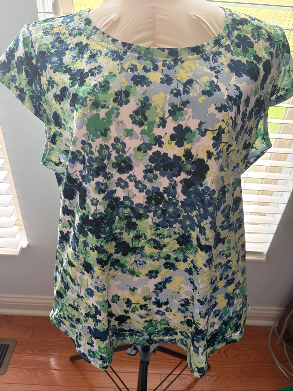 Emaline Woman 2X Blue & Green Floral Stretch Blouse Cap Sleeve Plus Size